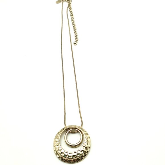 Kim Rogers Gold-tone Hammered & Smooth Pendant Necklace - Picture 11 of 15